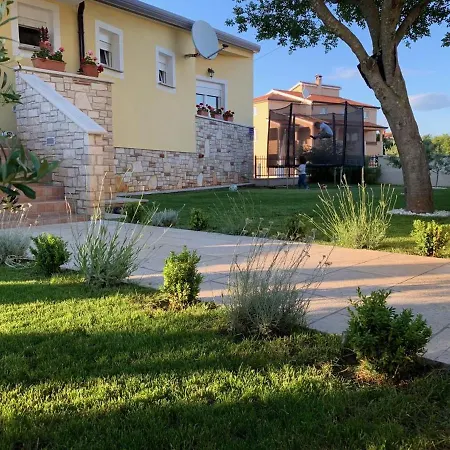Flora Apartment Porec