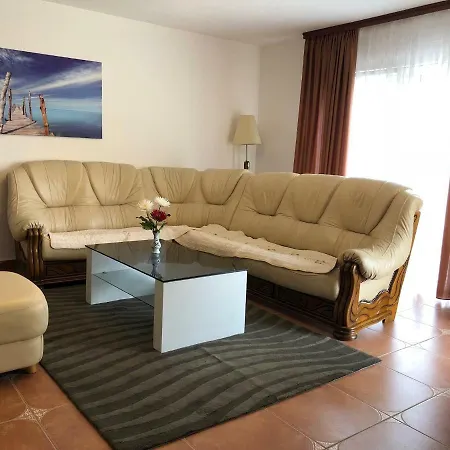 Apartman Flora *