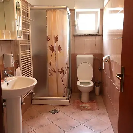 Flora Apartman